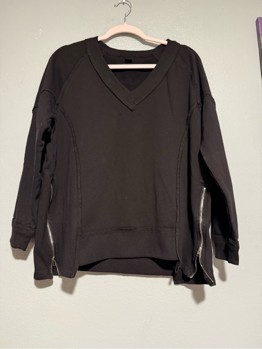 Caracilia Black V-Neck Zip Side Sweatshirt size M